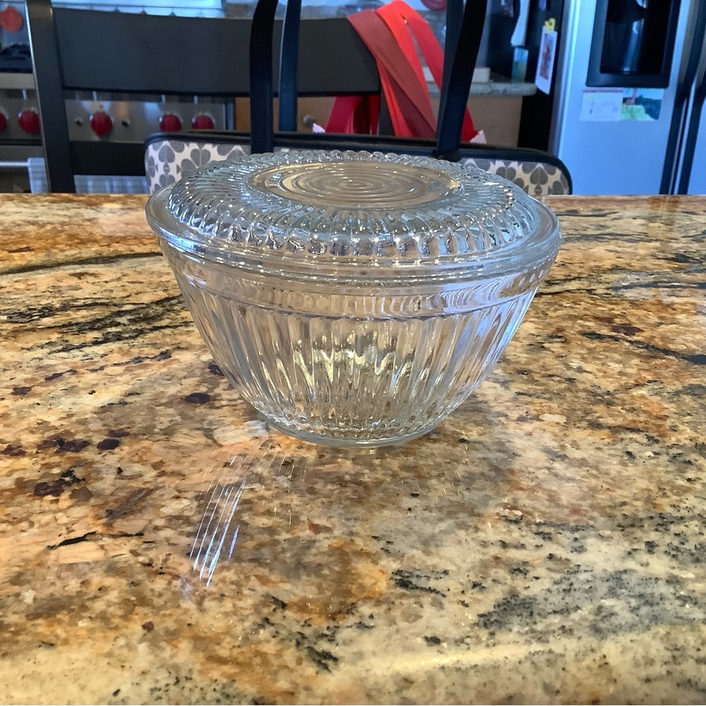 Beautiful round depression glass refrigerator dish perfect condition